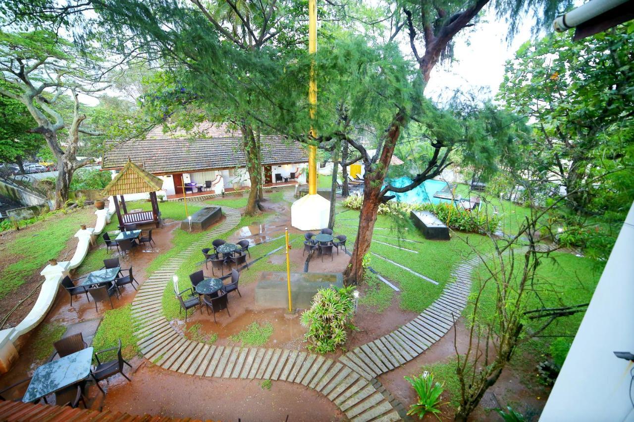 Old Lighthouse Bristow Hotel , Fort Kochi Екстериор снимка