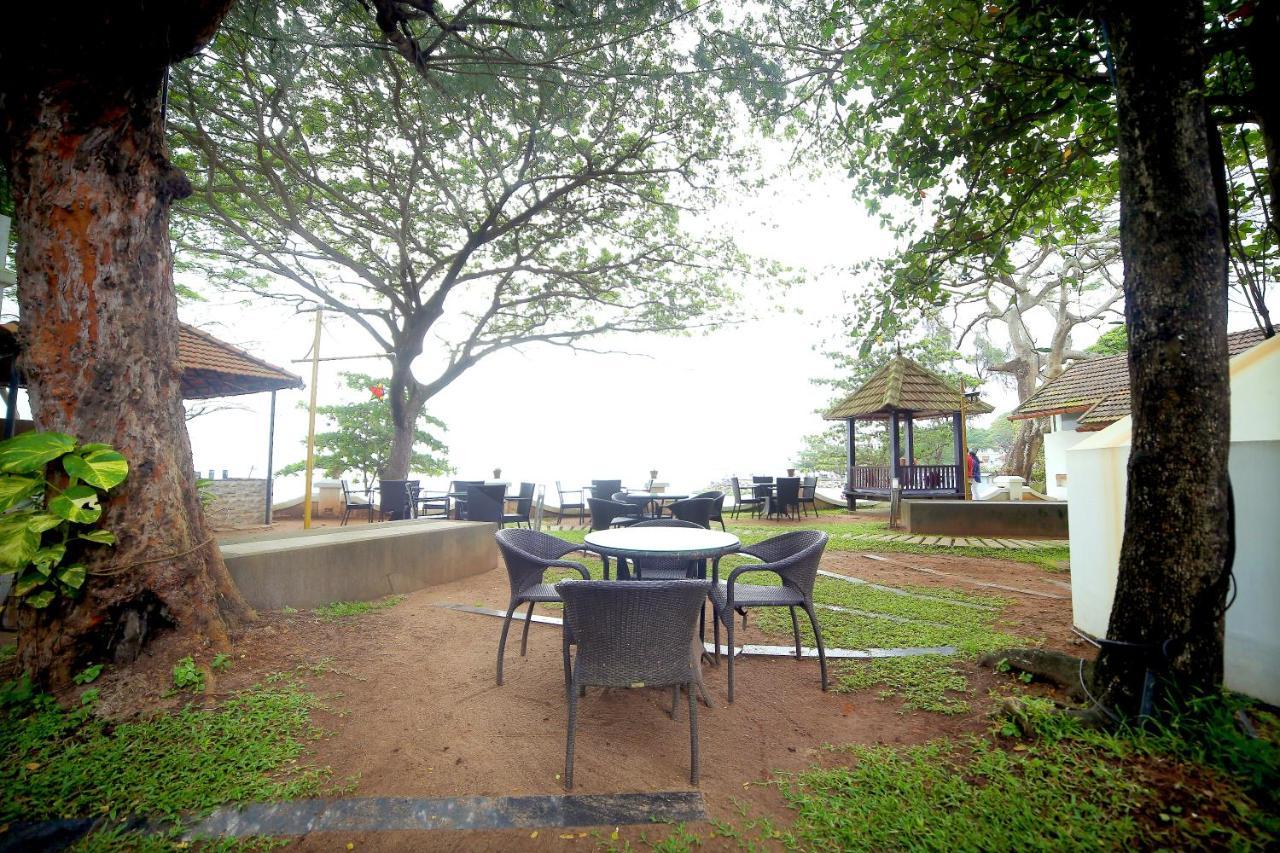 Old Lighthouse Bristow Hotel , Fort Kochi Екстериор снимка