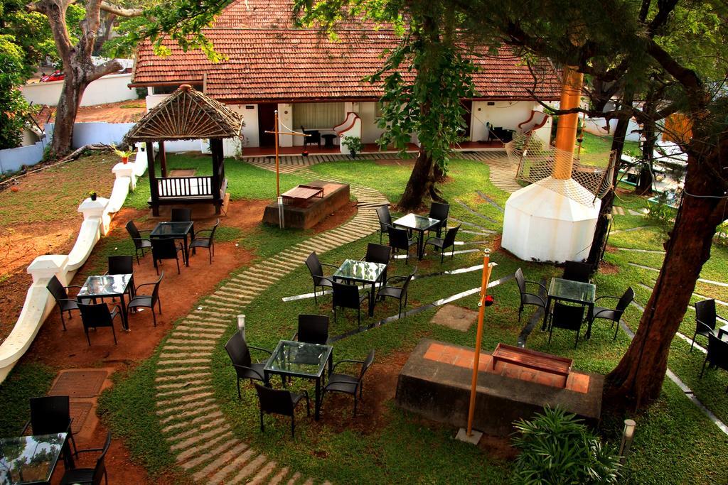 Old Lighthouse Bristow Hotel , Fort Kochi Екстериор снимка