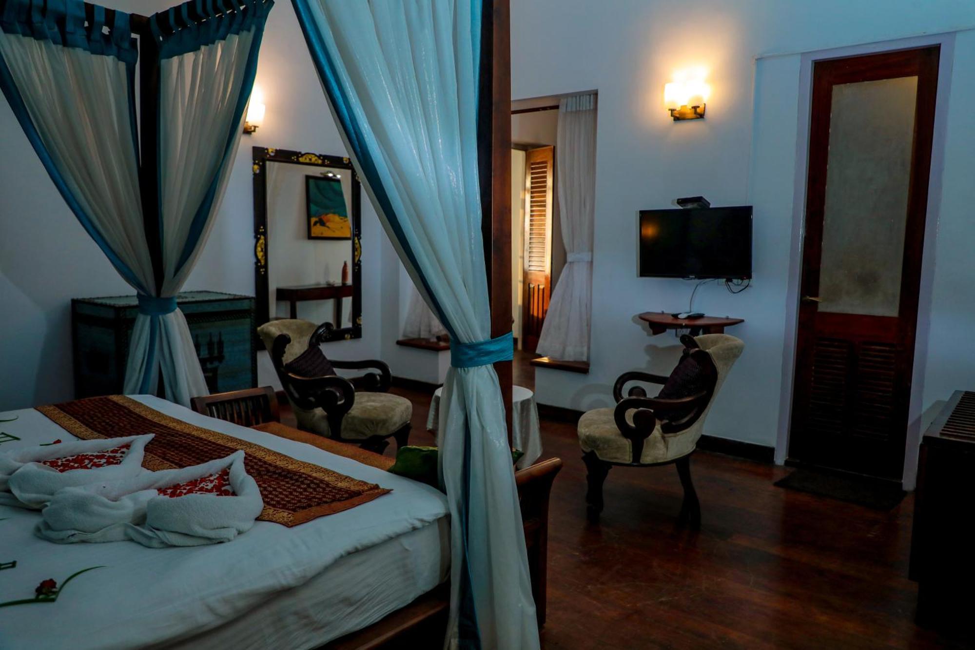 Old Lighthouse Bristow Hotel , Fort Kochi Екстериор снимка