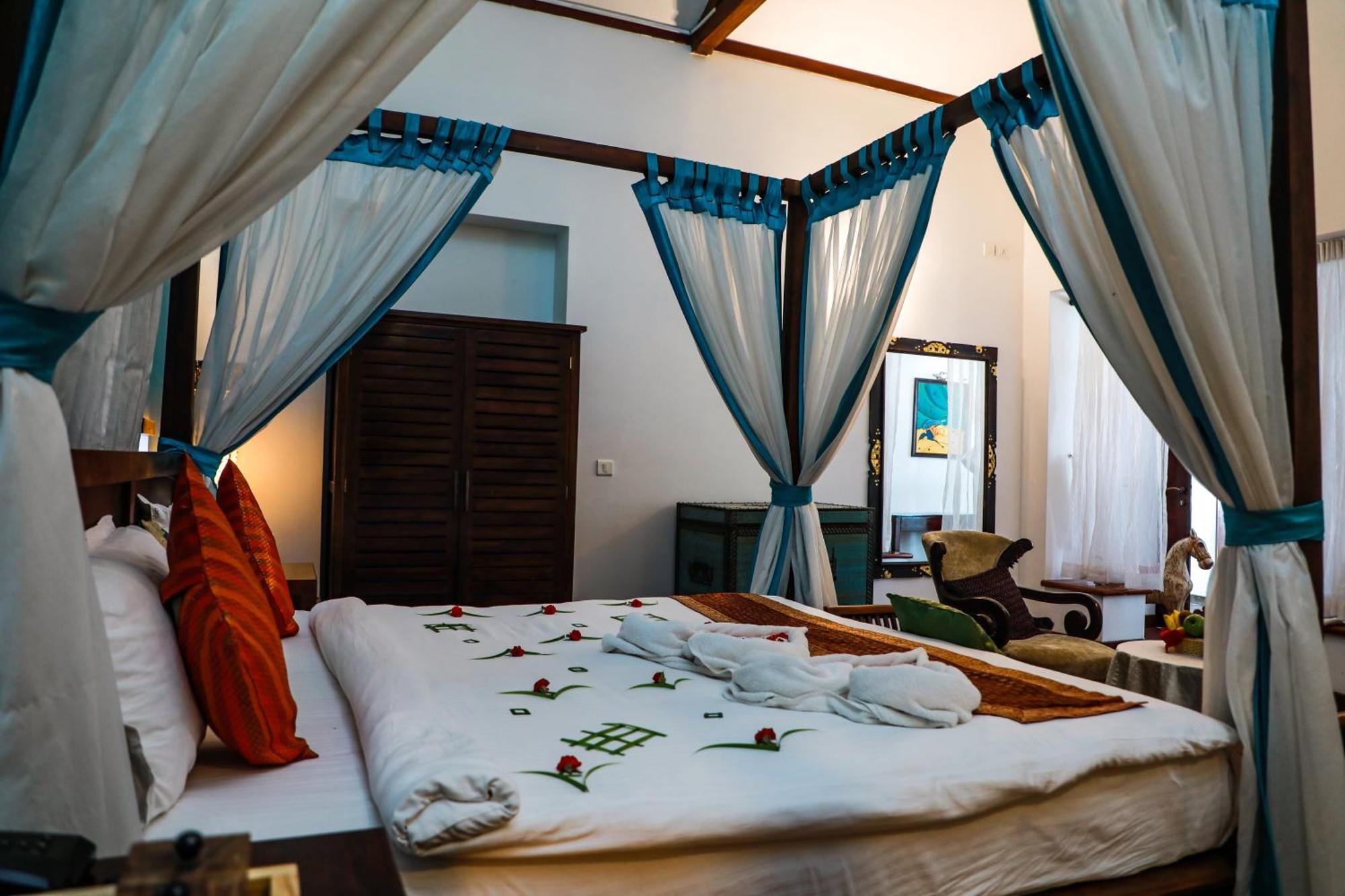 Old Lighthouse Bristow Hotel , Fort Kochi Екстериор снимка