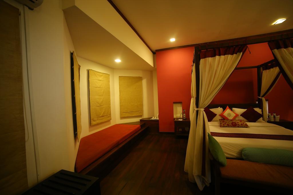 Old Lighthouse Bristow Hotel , Fort Kochi Екстериор снимка